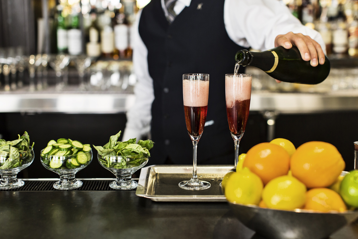 Bar & Lounge